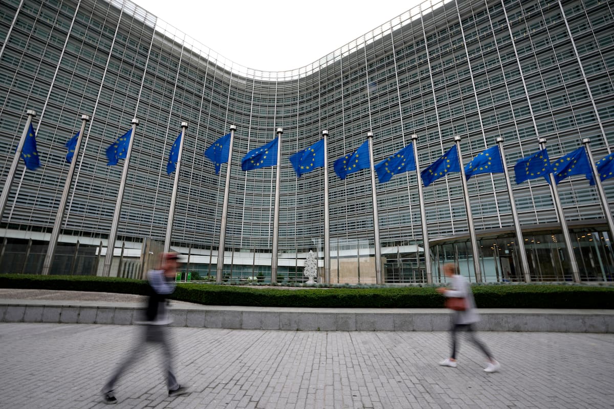 La Unión Europea pone en marcha nuevas medidas para regular la <b>inteligencia artificial</b> thumbnail