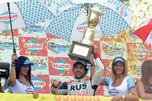 El festejo de Urcera: el rionegrino, con Honda All New Civic y la asistencia del Laurraru Racing, fue un justo campeón