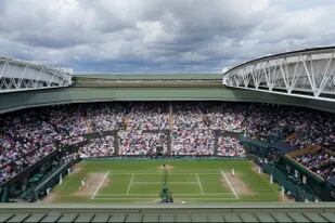 Vista general del court central de Wimbledon: la Agencia Internacional de Integridad del Tenis recibió alertas por dos partidos sospechados de arreglos en la última edición del Grand Slam británico.