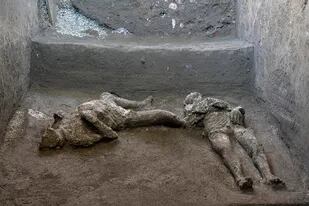 Descubren en Pompeya dos cuerpos intactos