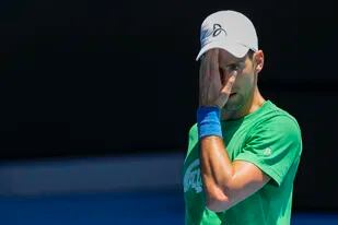 Revés contundente para Novak Djokovic: el ministro de Inmigración, Alex Hawke, revocó su visa de permanencia en Australia; de todos modos, no es el final del proceso, pues los abogados del tenista recurren a la justicia.