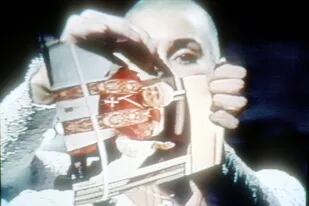 En 1992, Sinead O'Connor destrozó una foto de Juan Pablo II en Saturday Night Live para protestar contra los abusos infantiles