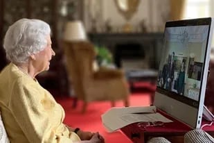 Por estos días, la reina Isabel II mantiene parte de su agenda de manera virtual