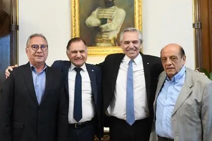 Alberto Fernández junto a los intendentes Alberto Descalzo, Julio Pereyra y Juan José Mussi