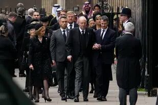 El incómodo reencuentro de la realeza española en el funeral de Isabel II -  LA NACION