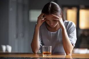 Aun no formalizada en el discurso médico académico, la alchororexia combina trastornos alimentarios con el abuso de alcohol. Consiste en reemplazar las calorías de una comida completa por las de las bebidas alcohólicas.
