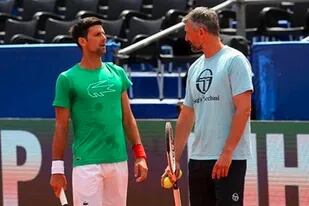 Novak Djokovic y su entrenador, Goran Ivanisevic, en un entrenamiento