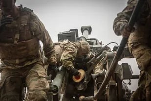 El cañón M777 Howitzer que las tropas ucranianas ya usan en el Donbass; expertos creen que puede marcar un quiebre en el conflicto