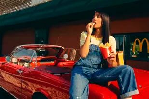La cantante Aitana anuncia su propio menú de McDonald's en su perfil de Instagram