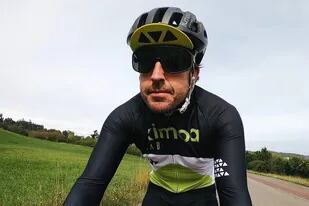 Fernando Alonso fue atropellado en Suiza mientras circulaba en bicicleta.