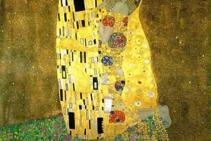 El beso. Es probablemente la pintura más emblemática de Klimt y por la cual se lo identifica ahora; es muy moderna, pero recupera técnicas antiguas