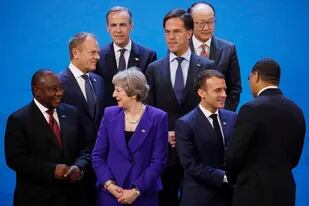 Cyril Ramaphosa, Theresa May, Emmanuel Macron, Macky Sall. Center: Donald Tusk y Mark Rutte. Top, from left, are Mark Carney y Jim Yong Kim