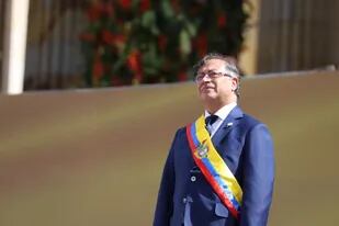 El líder de izquierda Gustavo Petro juró como presidente de Colombia