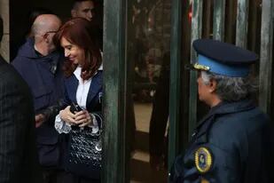 Cristina Kirchner al salir de Tribunales