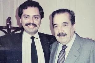 Alberto Fernández, con Raúl Alfonsín, cuando era funcionario del Ministerio de Economía, en los años 80