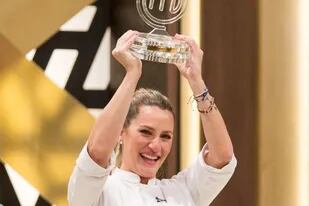 Entre lágrimas, Micaela Viciconte celebró su título de campeona de Masterchef Celebrity Argentina