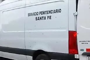 La camioneta penitenciaria baleada en Rosario