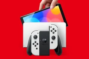 La nueva Nintendo Switch OLED tiene las mismas dimensiones que el modelo original, pero incluye una pantalla más grande, de 7 pulgadas, gracias a la reducción de los marcos