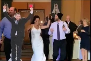La insólita situación que vivió una pareja en los Estados Unidos al celebrar su fiesta de casamiento
Foto: captura de pantalla