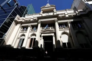 El Banco Central indicó que hay 35 empresas alcanzadas por la normativa que las obliga a reestructurar su deuda; el monto llega a los US$2500 millones