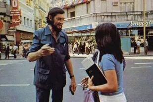 Julio Cortázar en su visita a Buenos Aires en 1973