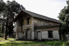 La capilla y el colegio donde vivían chicos huérfanos que hace décadas están en ruinas