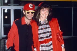 Elton John y su entonces esposa Renate Blauel