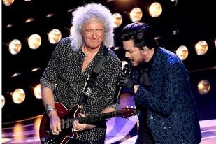 El guitarrista Brian May (izda) anunció un documental sobre la nueva etapa de Queen