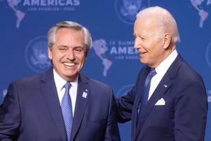 Alberto Fernández junto a Joe Biden en la Cumbre de las Américas