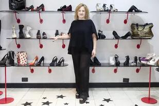 La creadora de diseños de alta costura exhibirá en el barrio de la Bastilla las claves de su proceso de confección de calzado