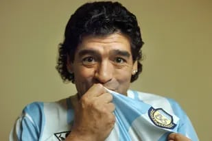 La muerte de Diego Maradona conmovió a todos los argentinos, que le expresaron palabras de despedida en las redes