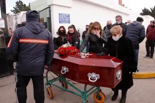 Unas 50 personas se acercaron a despedir los restos de Fabián Gutiérrez