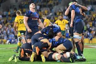 El festejo de los Pumas al vencer a Australia el sábado pasado, en Gold Coast