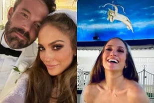 Jennifer Lopez y Ben Affleck: dos vestidos, un cadillac rosa y la felicidad  compartida con parejas “comunes” - LA NACION
