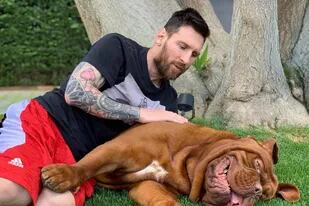 Lionel Messi con su perro Hulk
