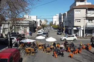 Los gastronómicos de Mar del Plata sacaron sus mesas a la calle