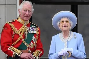 El príncipe Carlos usó un curioso apodo para dirigirse a su madre en público