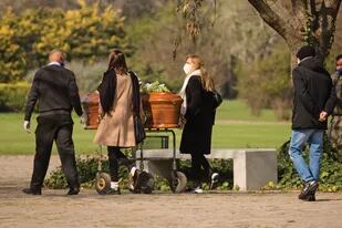 El jueves 13 al mediodía, Berta recibió el último adiós en un cementerio privado de Pilar. Sus hijos, Alejandro y Marina, su nieta Malena y su yerno, el actor Oscar Martínez, estuvieron presentes para despedirla.