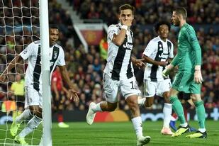 Dybala, decisivo en el éxito ante Manchester United en Inglaterra