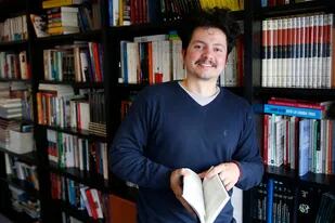 Narrador y poeta, Francisco Bitar publica "Teoría y práctica", cuentos con los que ganó el año pasado un premio del Fondo Nacional de las Artes