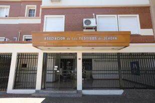 La entrada de la Asociación de los Testigos de Jehová en Chacarita (Mauro Alfieri)