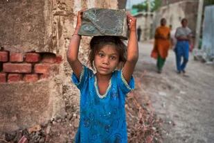 Hay 158 millones de niños menores de 15 años que son obligados a trabajar. Fuente: Pinterest.