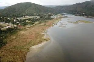 01-01-1970 Vista aérea de la marisma de Chaihuín, sitio del descubrimiento de la nueva evidencia geológica de un tsunami histórico no reportado previamente SOCIEDAD DIEGO AEDO