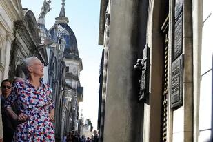 La reina de Dinamarca fue al cementerio de Recoleta en su primer día en Buenos Aires