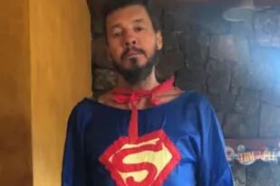 Marcelo Tinelli se disfrazó de Superman para el festejo de los 6 años de Lorenzo