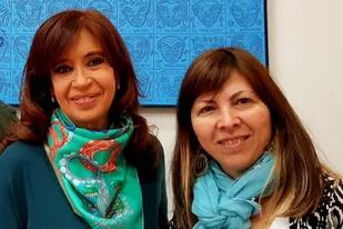 Cristina Kirchner junto a Silvina Batakis, cuya llegada al ministerio de Economía avaló la vicepresidenta