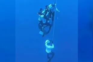 El buzo quería batir su propio récord de profundidad en la disciplina apnea, pero se desmayó a 125 metros de la superficie y debió ser rescatado