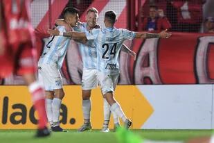 Atlético Tucumán derrotó a Argentinos y recuperó la punta de la tabla; le sacó dos puntos de ventaja a Boca y Gimnasia