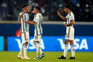La selección argentina Sub 20, que hace de local en el Mundial de la categoría, trepó al primer lugar de candidatos