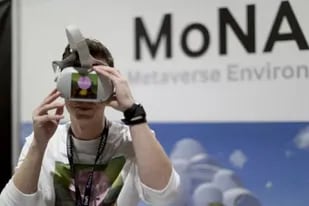 El metaverso describe una visión de un mundo virtual 3D conectado, donde los mundos real y digital se integran utilizando tecnologías como la realidad virtual (VR) y la realidad aumentada (AR)